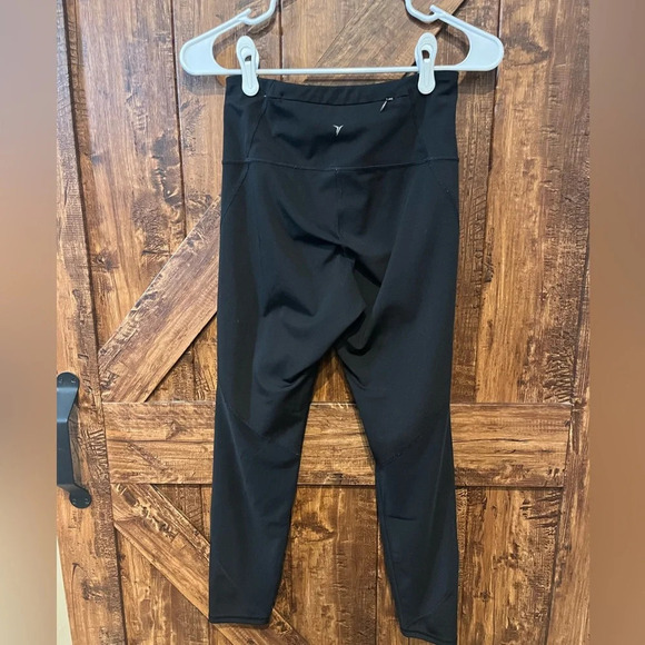 Old navy active Womens black leggings with sheet material around calves size med - Picture 4 of 5
